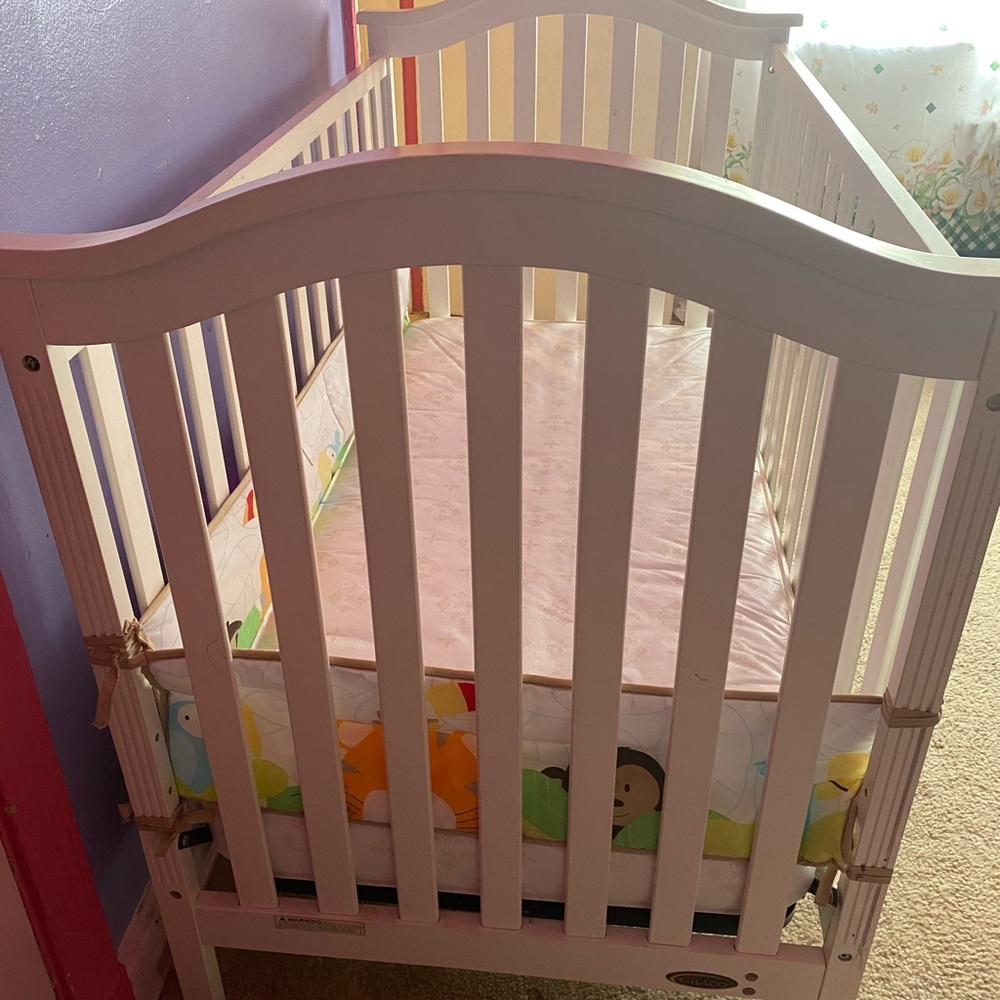 Crib - Picture 6 of 7